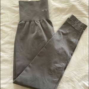 NVGTN Solid Seamless Leggings; Grey